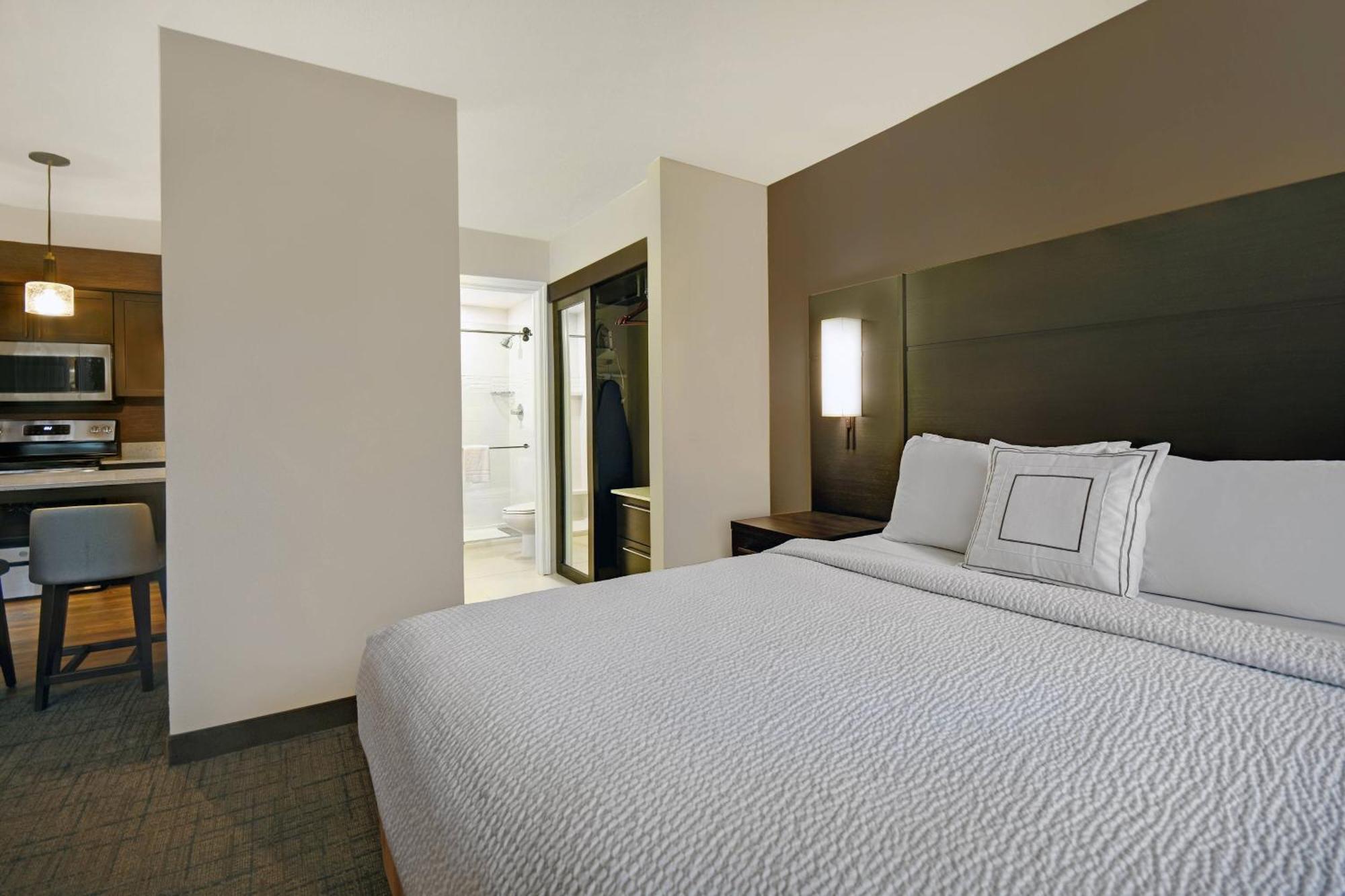 Airport Hotel 3*