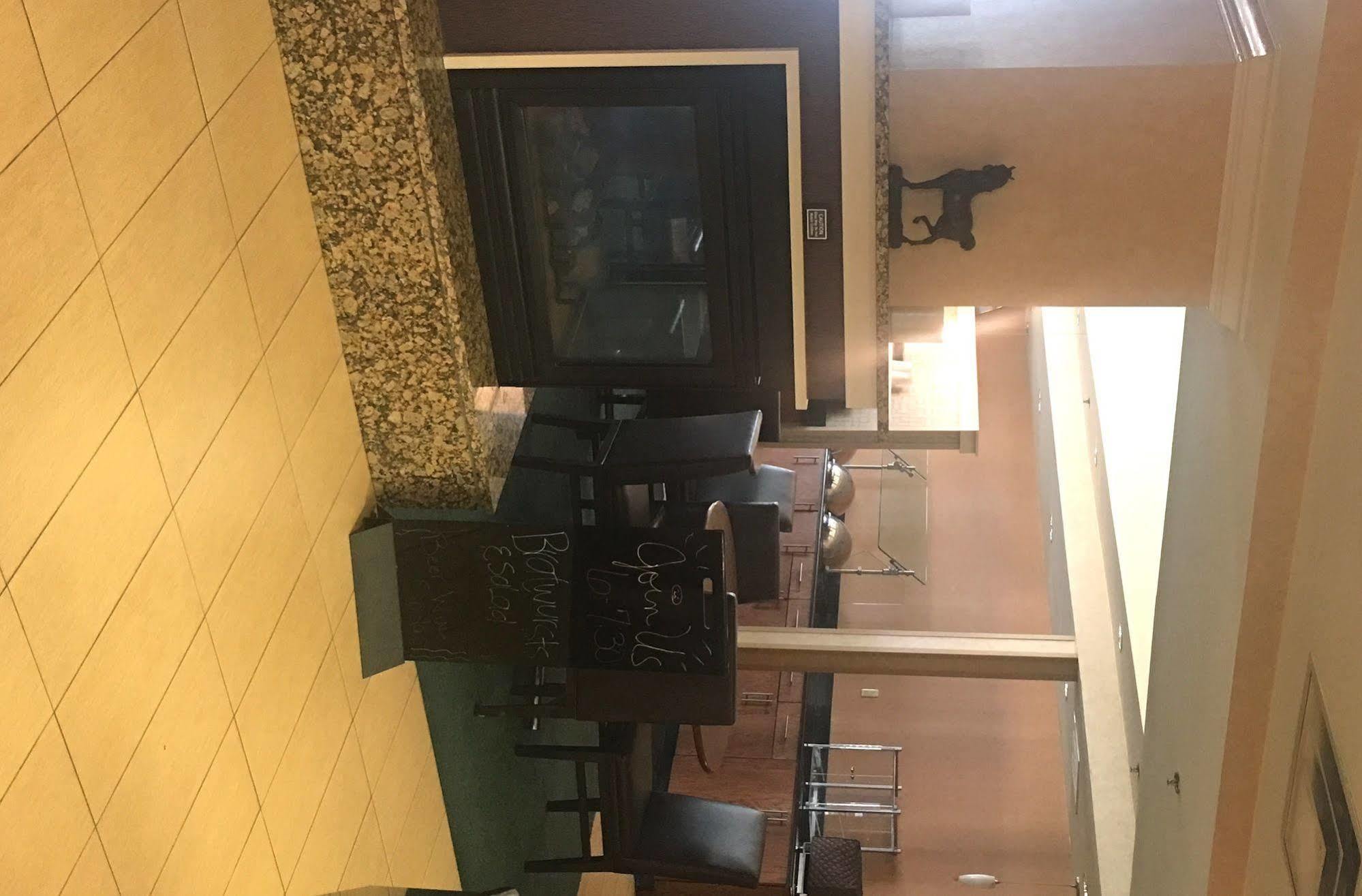 Airport 3* Louisville