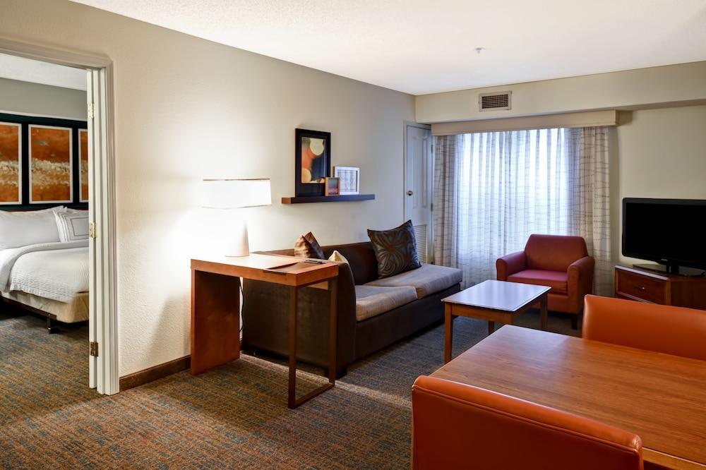 Airport Hotel 3*